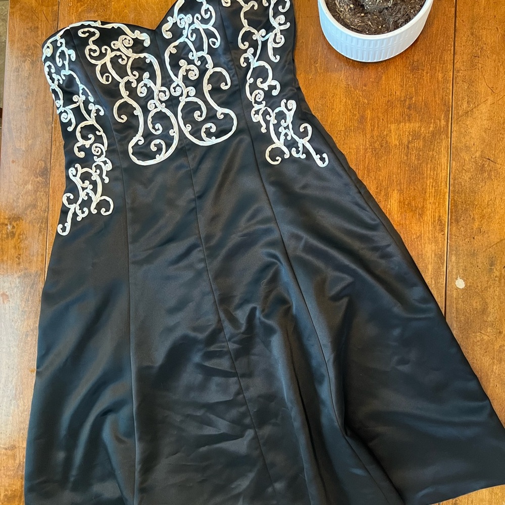 White House Black Market Strapless Black Dress Size 12 Embroidered Cocktail